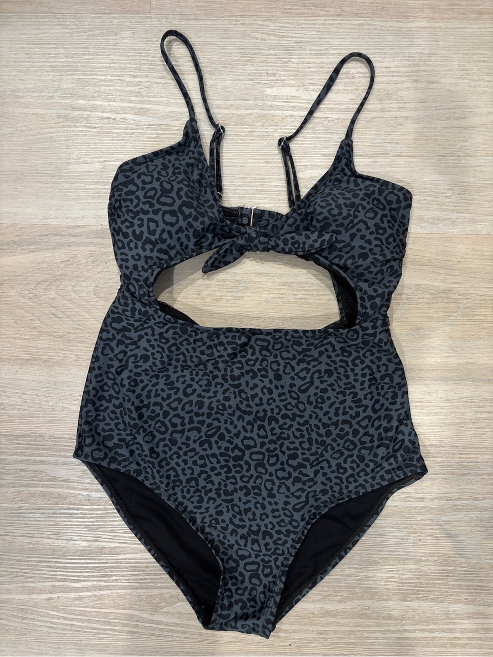 Ingear Black Leopard-Print One-Piece Swimsuit with Front Cutout and Knot. Size M